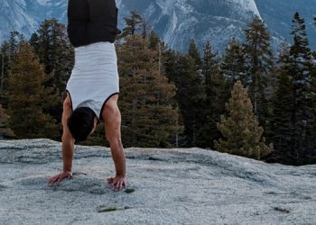 تقویت بازورها در یوگا